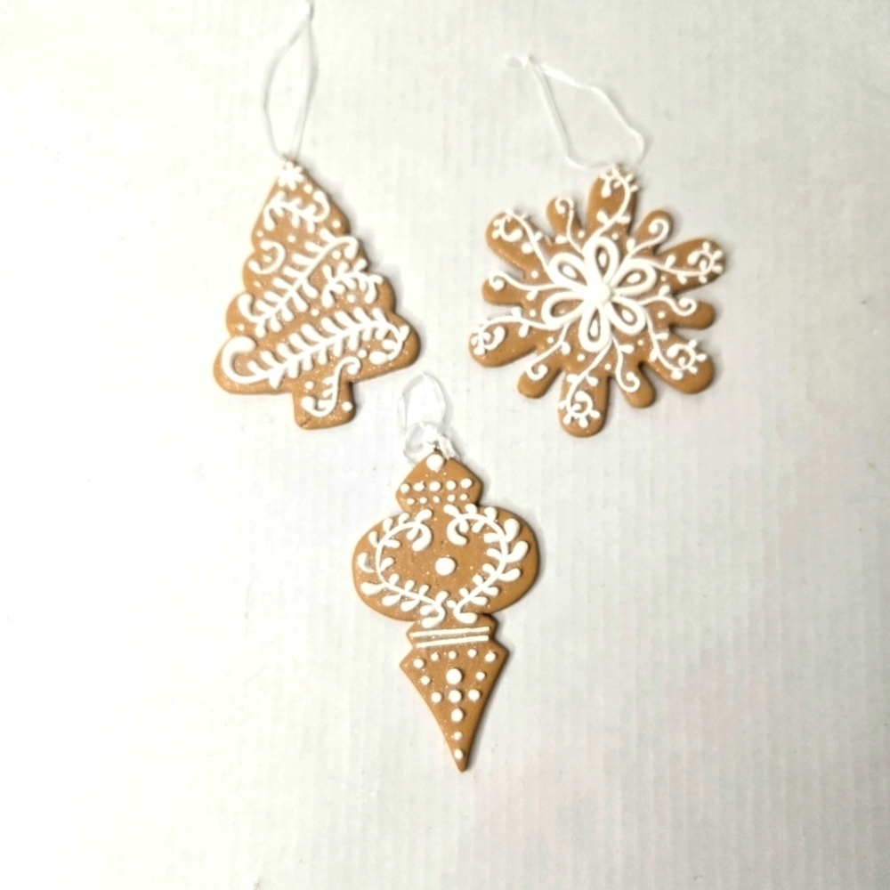 Auld Home Designs, gingerbread style, Set of 8, large Christmas ornaments.